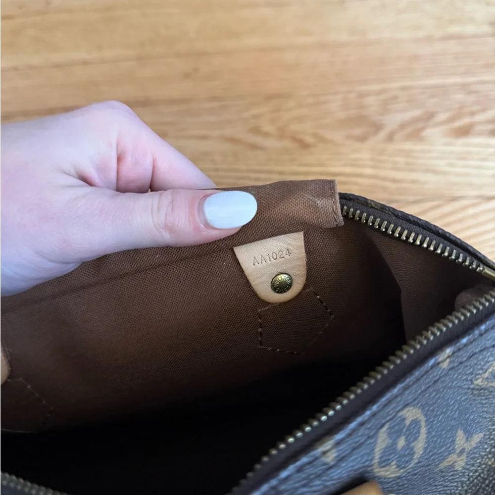 AUTHENTIC LOUIS VUITTON LV Monogram Speedy 30